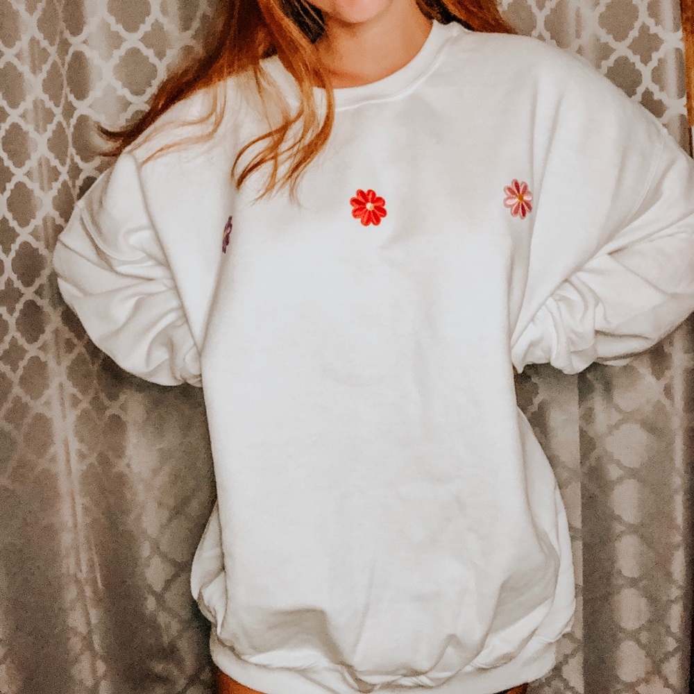 White crewneck with flowers